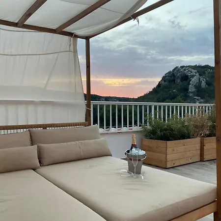 Osprey Menorca 3*