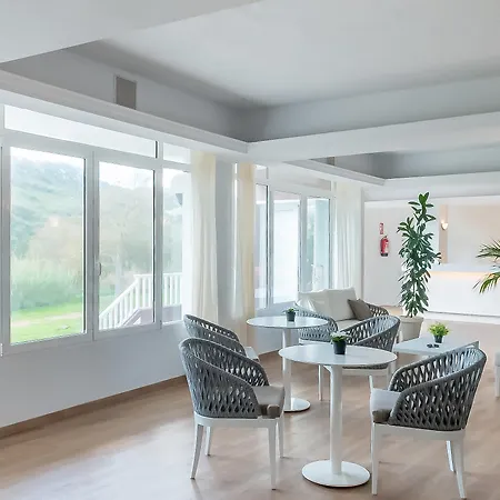 Osprey Menorca מלון